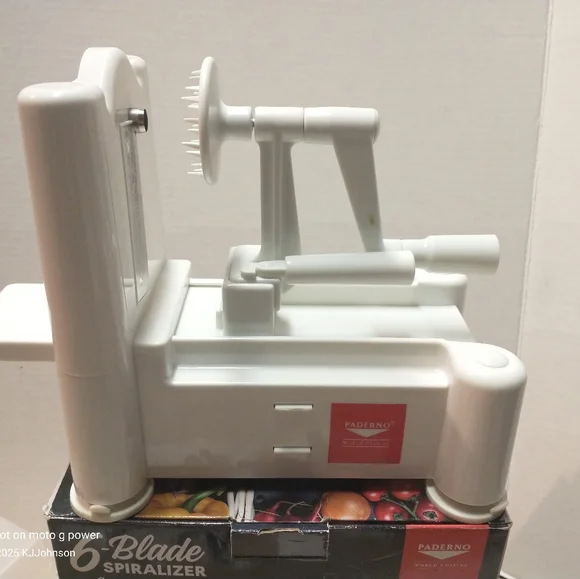 Paderno World Cuisine 6-Blade Vegetable Spiralizer. - Picture 9 of 11